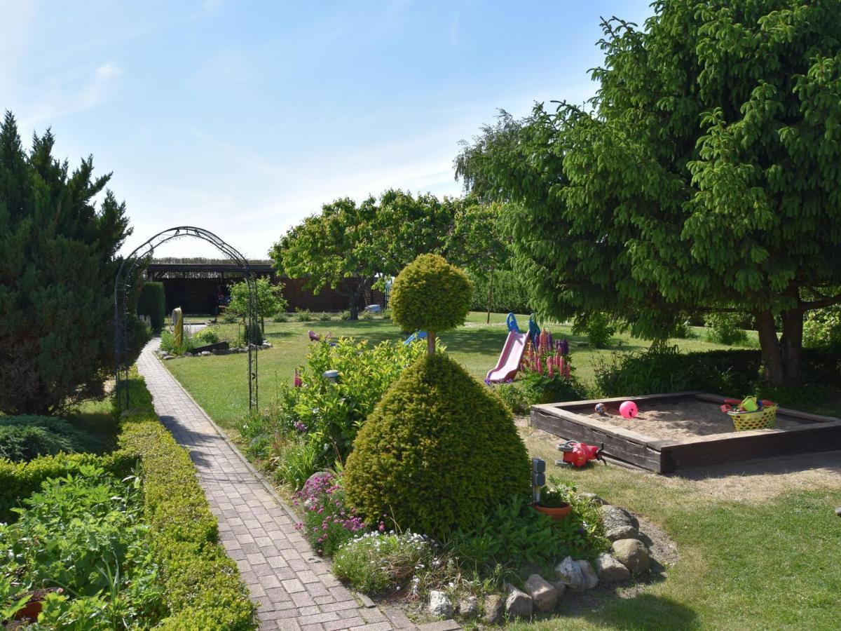 Apartment In Robertsdorf With Garden, Terrace, Barbecue Blowatz Værelse billede